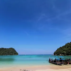 Resort Pp Red Tuna Hut